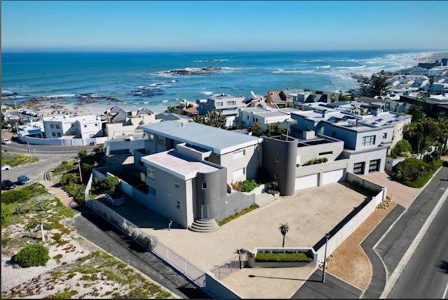Small Bay Beach Suites Cape Town Exterior foto