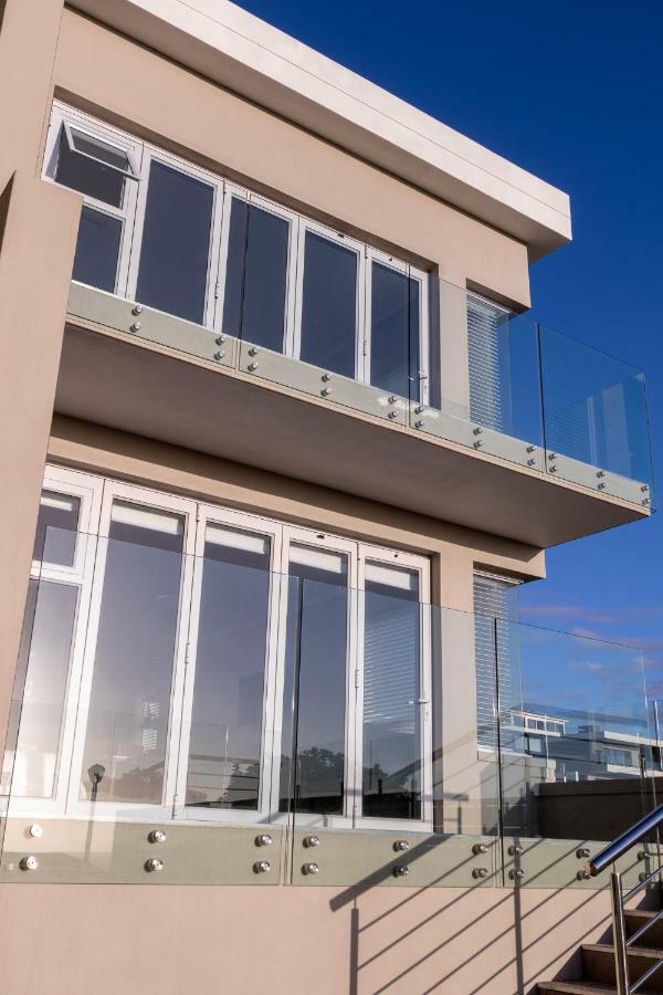 Small Bay Beach Suites Cape Town Exterior foto