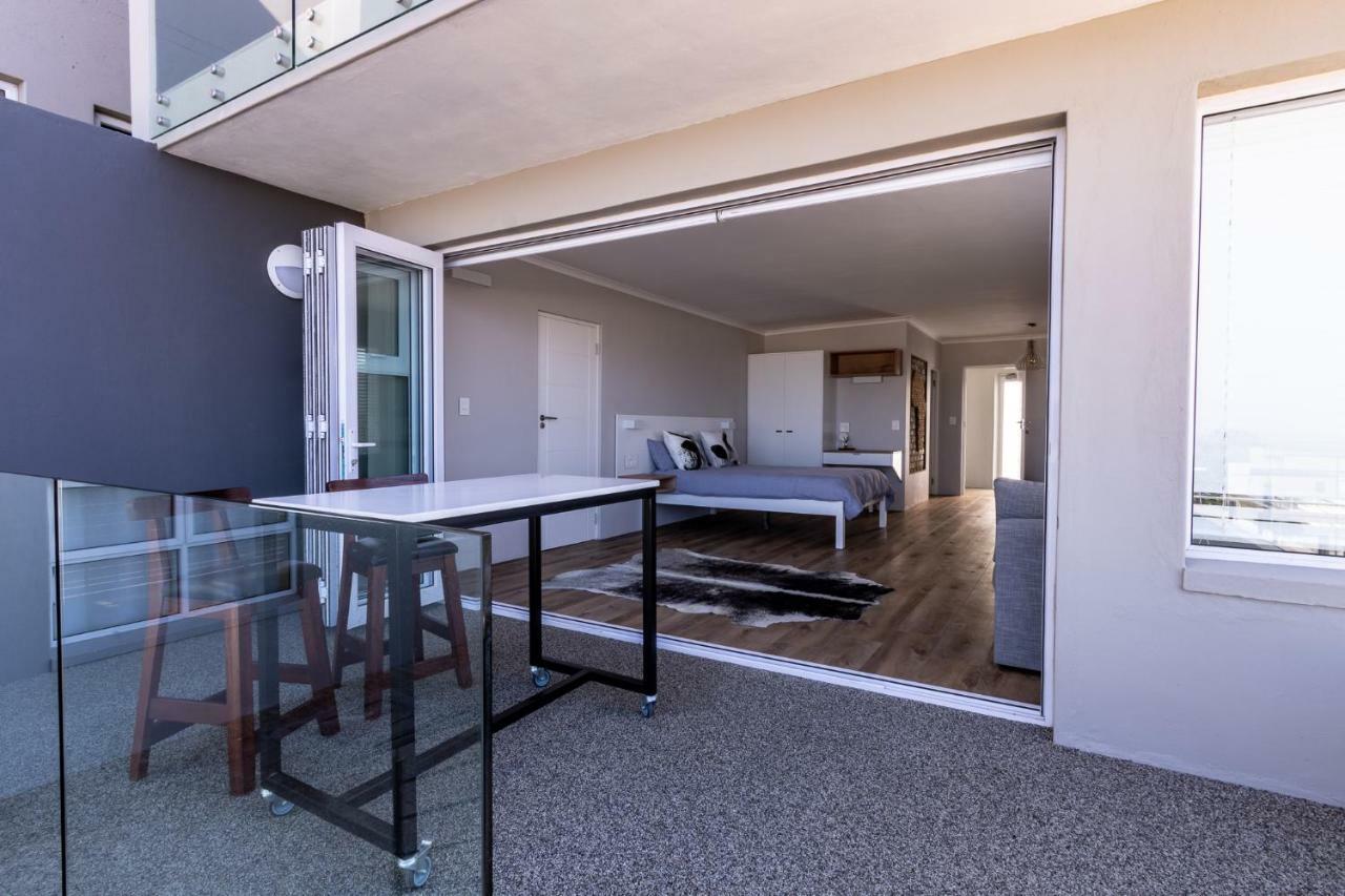 Small Bay Beach Suites Cape Town Exterior foto