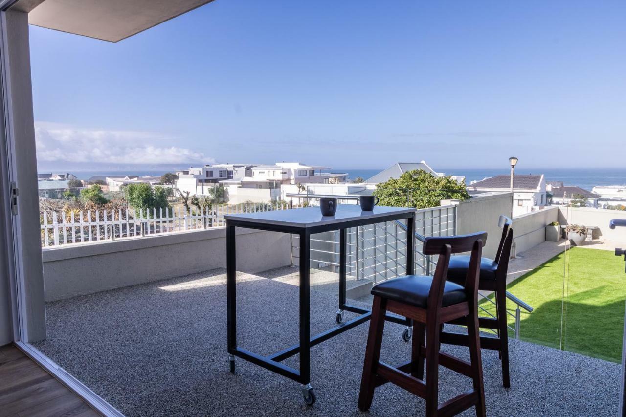 Small Bay Beach Suites Cape Town Exterior foto
